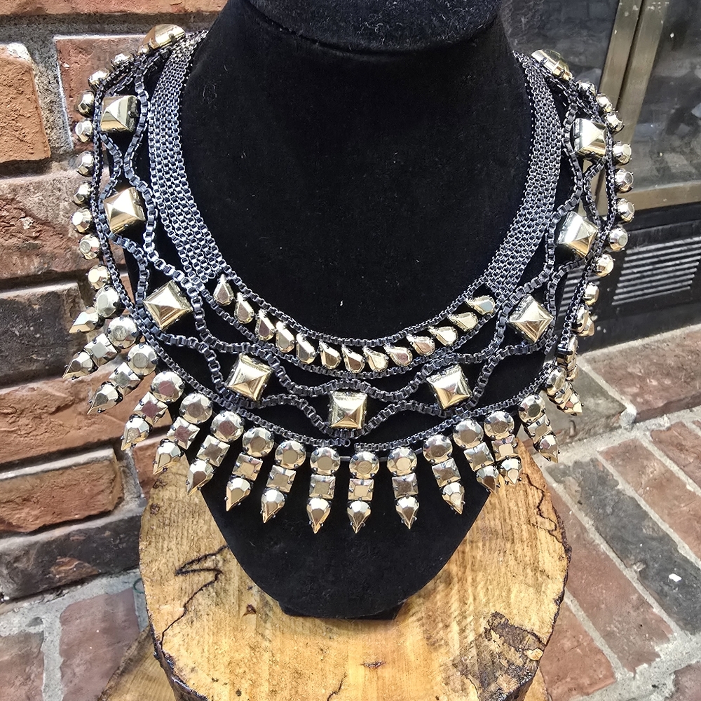 BCBGMAXAZARIA CHOKER NECKLACE